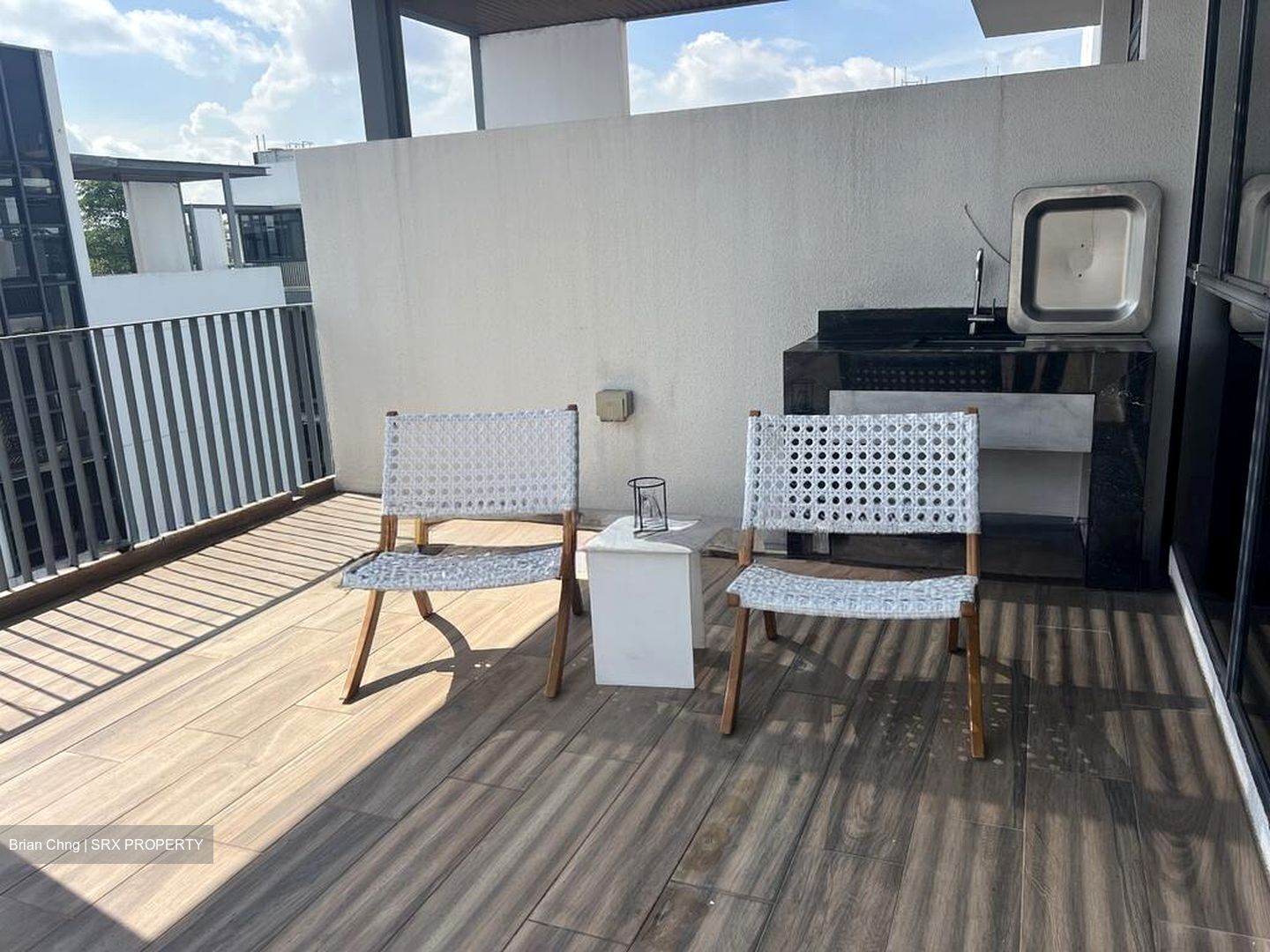 Sunrise Avenue (D28), Terrace #498538551